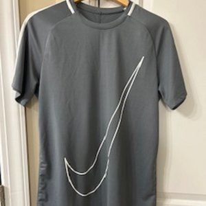Men's T-Shirt Tee Nike Gray & White Size Large Short Sleeve Active Wear Dri-Fit